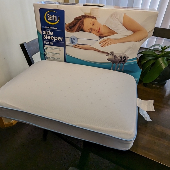 Serta Pillow - Picture 8 of 14